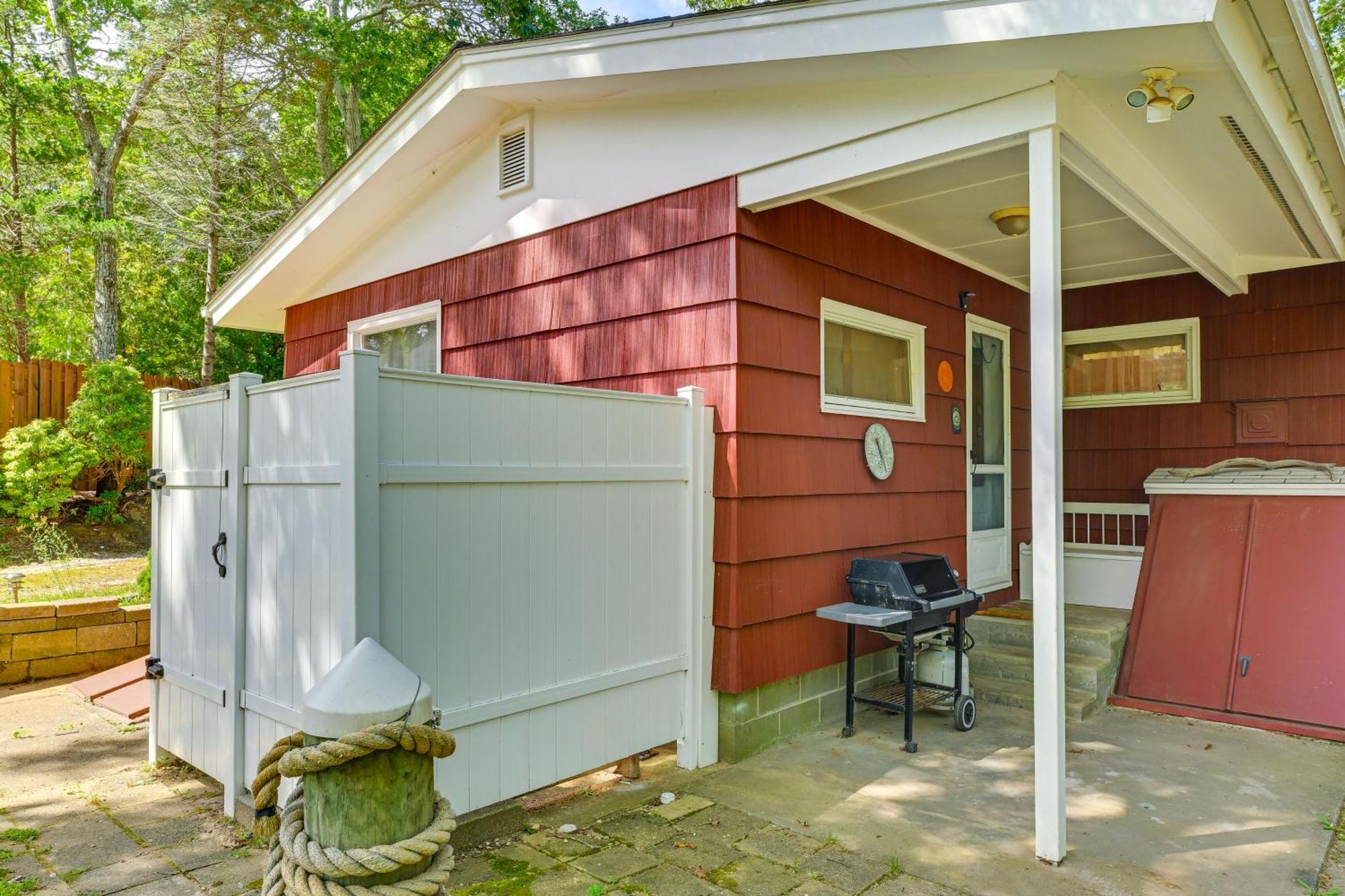 Home In Long Island Wine Country - Walk To Beach! Cutchogue Екстер'єр фото