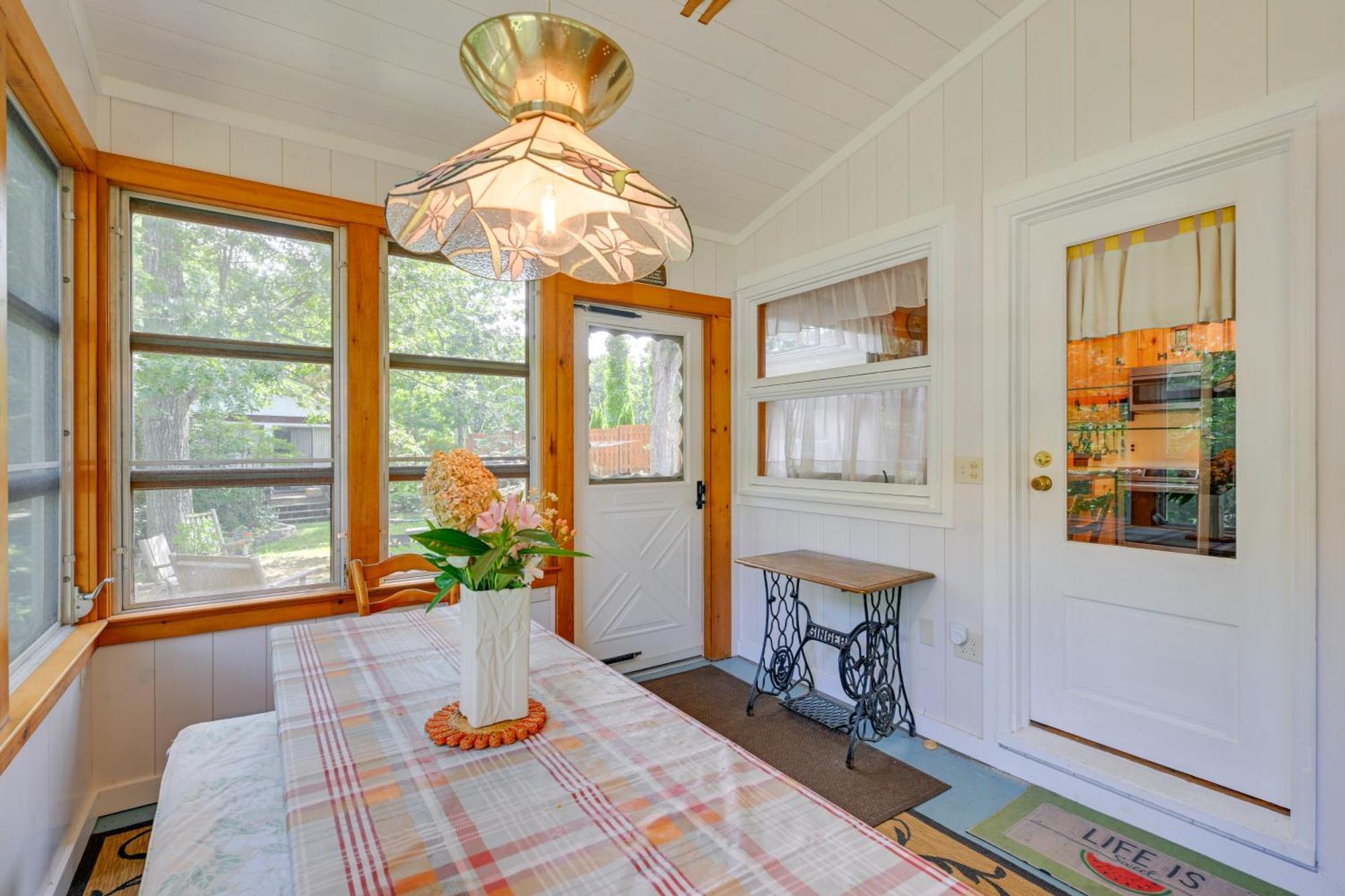 Home In Long Island Wine Country - Walk To Beach! Cutchogue Екстер'єр фото